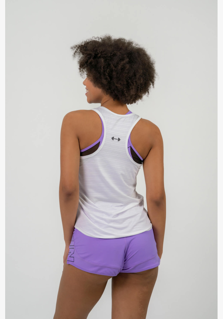 NEBBIA • FIT Activewear top “Airy” con logo riflettente • NEBBIAshop.cz NEBBIA • FIT Activewear top “Airy” con logo riflettente • NEBBIAshop.cz