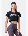 Voľný Fit & Sporty crop top z kolekcie NEBBIA HERO N 2 Collection je kúsok pre vás, ženy, hrdinky, ktoré nič nezastaví pri plnení svojich cieľov.