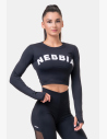 NEBBIA Sporty HERO crop top s dlhým rukávom z kolekcie HERO N 2 Collection je ďalší kúsok, ktorý by nemal chýbať vo tvojich outfitoch.
