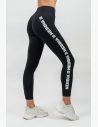 Questi leggings da donna con le iconiche strisce sono un ottimo compagno per il tuo prossimo allenamento.