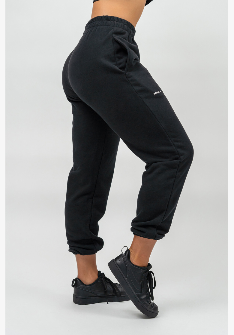 NEBBIA • Pantaloni sportivi larghi GYM TIME neri • Nebshop.cz NEBBIA • Pantaloni sportivi larghi GYM TIME neri • Nebshop.cz