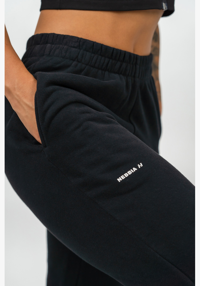 NEBBIA • Pantaloni sportivi larghi GYM TIME neri • Nebshop.cz NEBBIA • Pantaloni sportivi larghi GYM TIME neri • Nebshop.cz