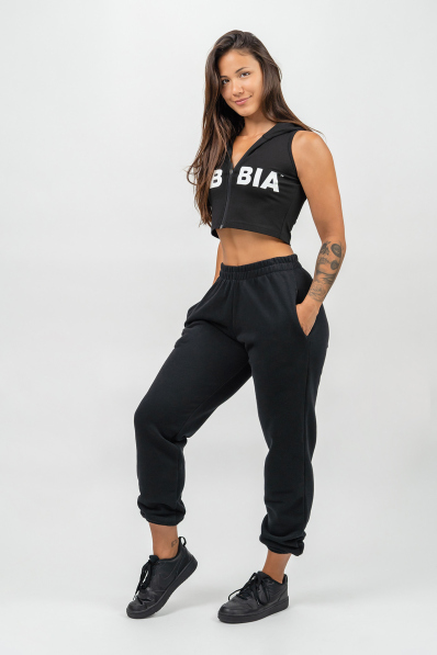 NEBBIA • Crop mikina bez rukávů MUSCLE MOMMY černá • Nebshop.cz