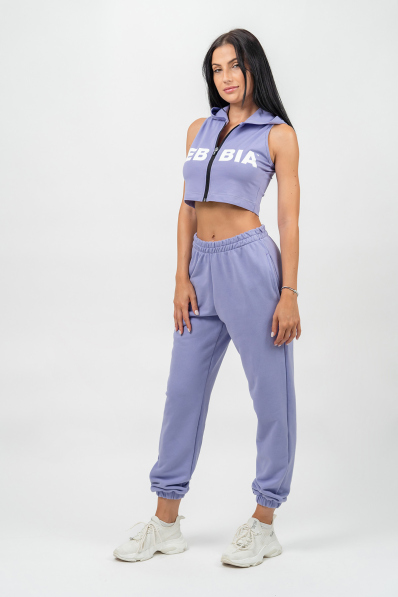 NEBBIA • Crop mikina bez rukávů MUSCLE MOMMY fialova • Nebshop.cz 2