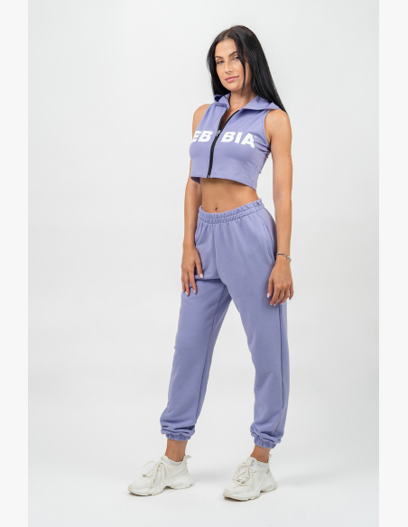 NEBBIA • Crop mikina bez rukávov MUSCLE MOMMY fialová • Nebshop.sk