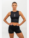 Tento crop top top z kolekcie Elite znie naozaj úžasne! Kombinácia ženského šarmu a sily je vždy vítaná a zdá sa, že tento top to dokonale zosobňuje.