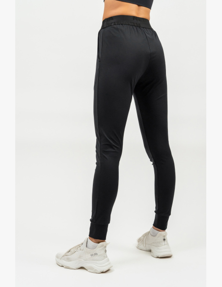 NEBBIA • Slim fit legíny s kapsami GYM SPIRIT čierna • Nebshop.sk