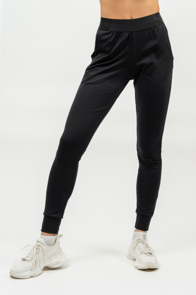 NEBBIA • Slim fit legíny s kapsami GYM SPIRIT čierna • Nebshop.sk