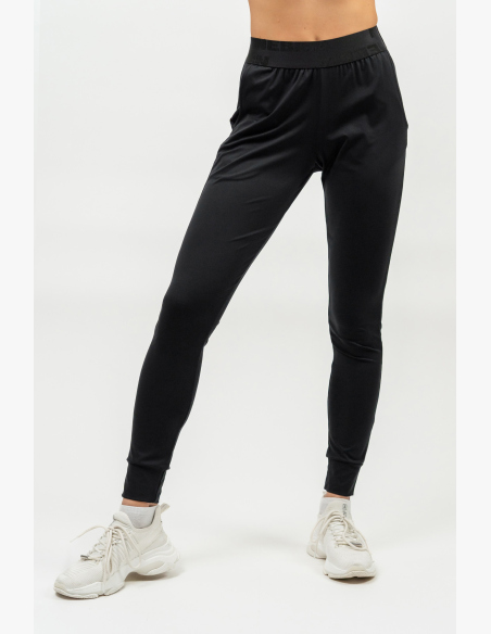 NEBBIA • Slim fit legíny s kapsami GYM SPIRIT čierna • Nebshop.sk