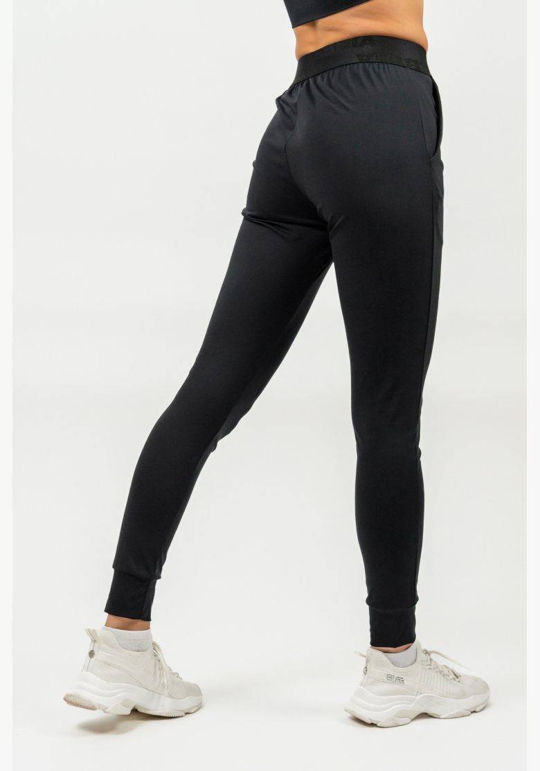 NEBBIA • Slim fit legíny s kapsami GYM SPIRIT čierna • Nebshop.sk NEBBIA • Slim fit legíny s kapsami GYM SPIRIT čierna • Nebshop.sk