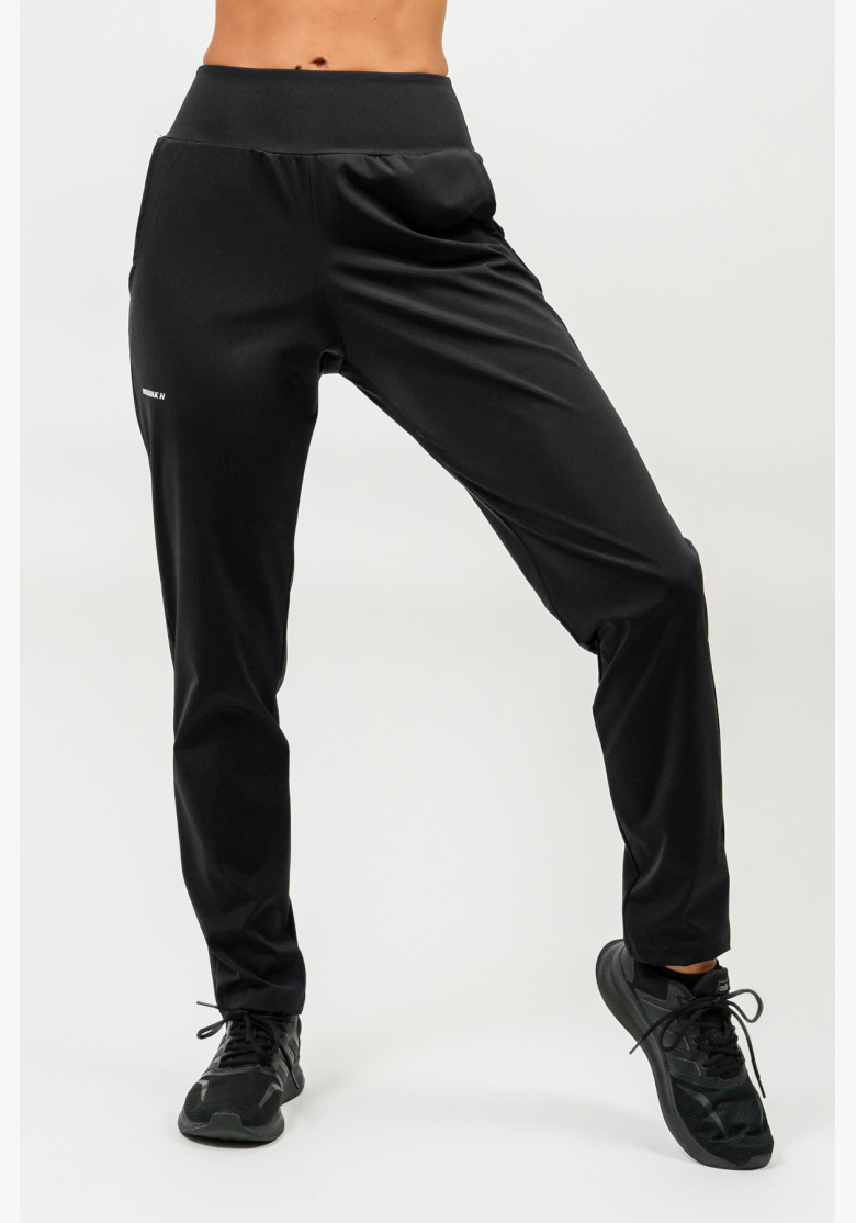 NEBBIA • Slim fit legíny s kapsami SLEEK čierna • Nebshop.sk NEBBIA • Slim fit legíny s kapsami SLEEK čierna • Nebshop.sk