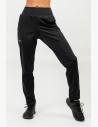 Scopri il comfort e l'eleganza con i leggings SLEEK, progettati per il tuo stile di vita dinamico.