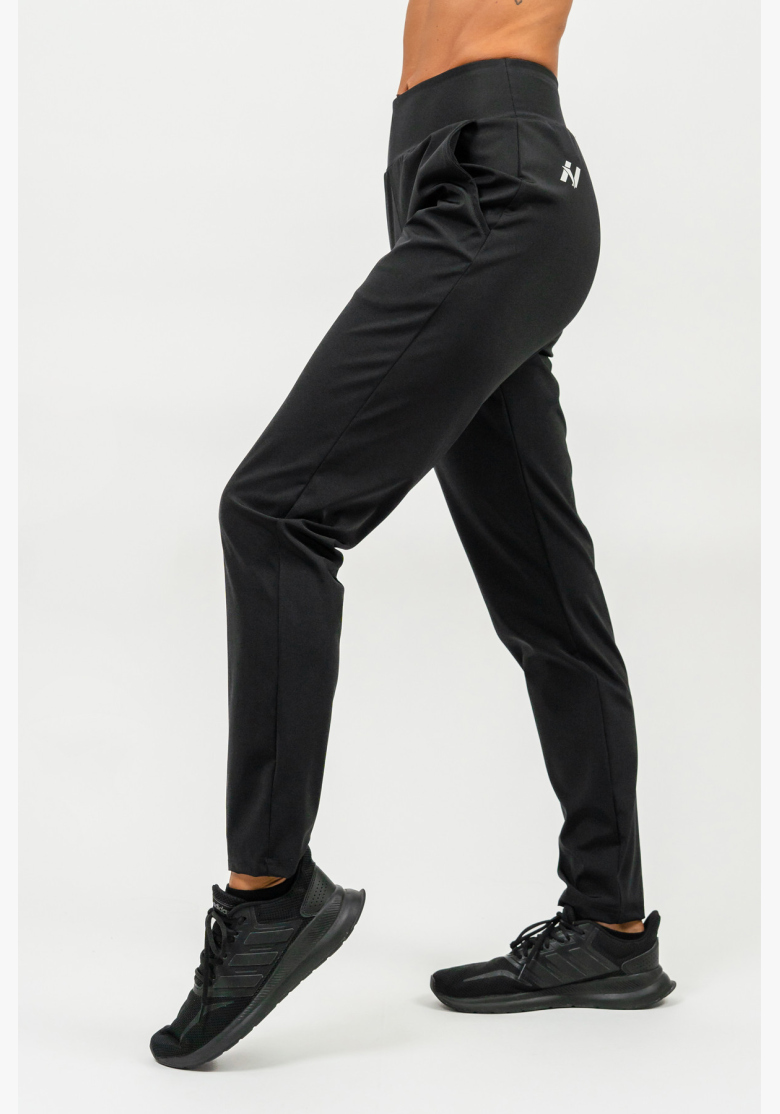 NEBBIA • Slim fit legíny s kapsami SLEEK čierna • Nebshop.sk NEBBIA • Slim fit legíny s kapsami SLEEK čierna • Nebshop.sk