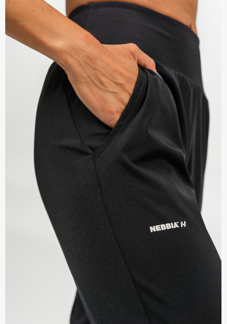 NEBBIA • Slim fit legíny s kapsami SLEEK čierna • Nebshop.sk NEBBIA • Slim fit legíny s kapsami SLEEK čierna • Nebshop.sk