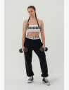 Questi pantaloni non solo sono perfetti per il riscaldamento e il primo set, ma sono anche una scelta fantastica a casa, in città, durante gli acquisti di prodotti fitness, a una conferenza o durante una passeggiata.