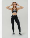 Tyto fitness legíny s kontrastním lemováním jsou trendy kouskem, který tě snadno doprovodí v tvém 24/7 gym-life.