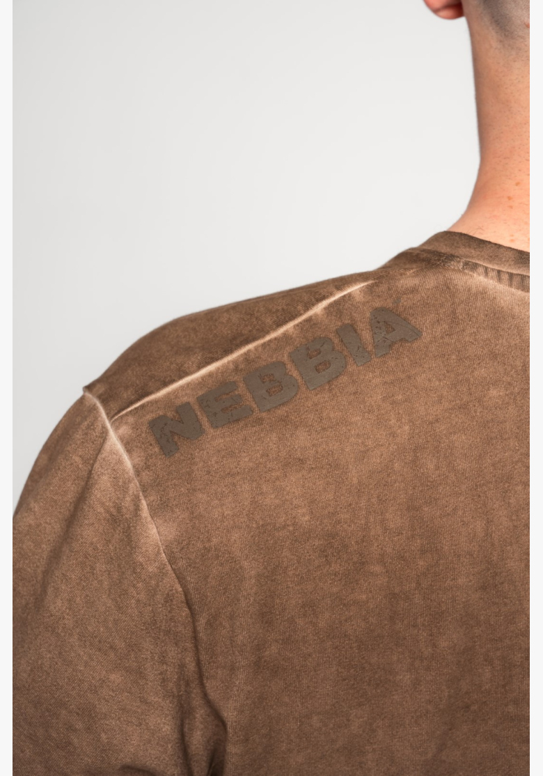 NEBBIA • NEBBIA Omyté oversized tričko HERITAGE hnede • Nebshop.sk NEBBIA • NEBBIA Omyté oversized tričko HERITAGE hnede • Nebshop.sk