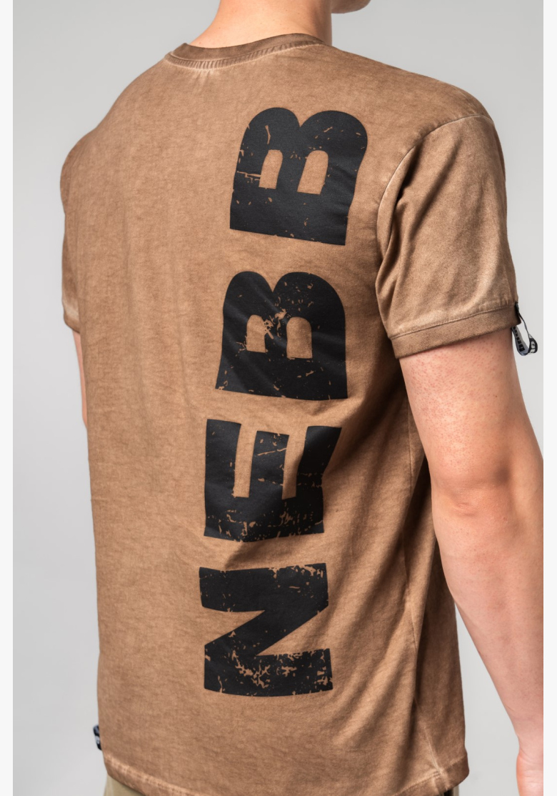 NEBBIA • NEBBIA Washed-off cotton t-shirt MAX OUT brown • Nebshop.com NEBBIA • NEBBIA Washed-off cotton t-shirt MAX OUT brown • Nebshop.com