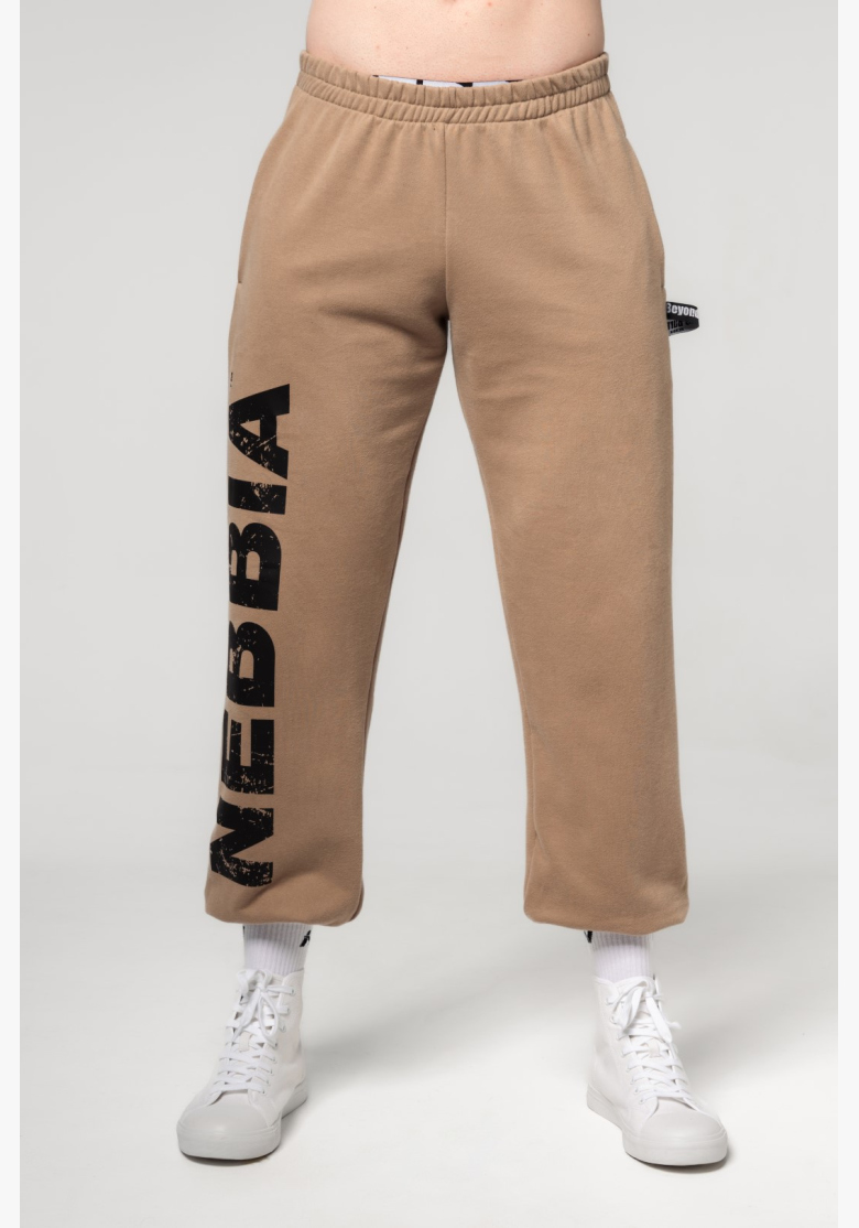 NEBBIA • NEBBIA Loose baggy sweatpants with pockets GYM BRO brown • Nebshop.cz NEBBIA • NEBBIA Loose baggy sweatpants with pockets GYM BRO brown • Nebshop.cz