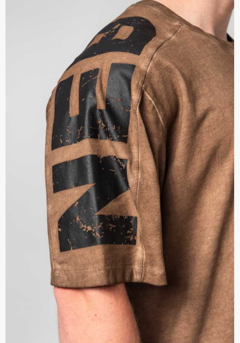 NEBBIA • NEBBIA Washed-off oversized t-shirt LIFTING CLUB brown • Nebshop.cz NEBBIA • NEBBIA Washed-off oversized t-shirt LIFTING CLUB brown • Nebshop.cz