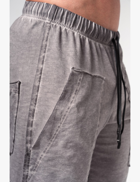 NEBBIA • NEBBIA Washed-off tepláky s kapsami NO SHORTCUTS šedé • Nebshop.cz