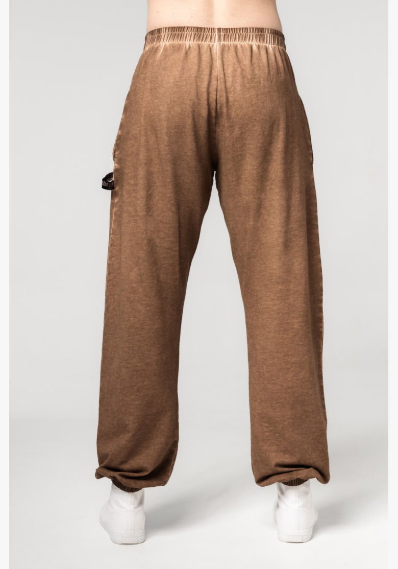 NEBBIA • NEBBIA Washed-off volné baggy tepláky s kapsami GYM BRO hnědé • Nebshop.cz NEBBIA • NEBBIA Washed-off volné baggy tepláky s kapsami GYM BRO hnědé • Nebshop.cz