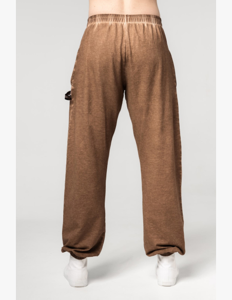 NEBBIA • NEBBIA Washed-off voľné baggy tepláky s vreckami GYM BRO hnedé • Nebshop.sk