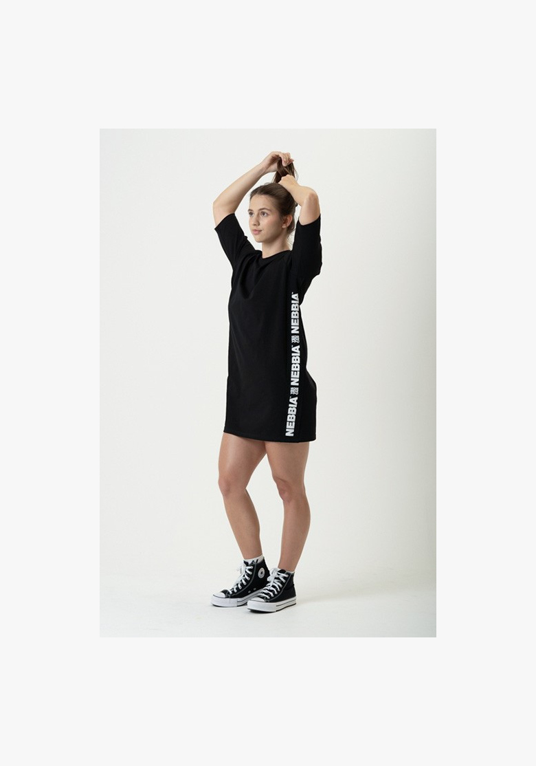 NEBBIA • NEBBIA Tričkové oversized šaty NEBBIA CLUB čierne • Nebshop.sk NEBBIA • NEBBIA Tričkové oversized šaty NEBBIA CLUB čierne • Nebshop.sk