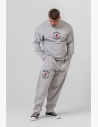 Un hoodie che parla il linguaggio della vecchia scuola, ma vive oggi.