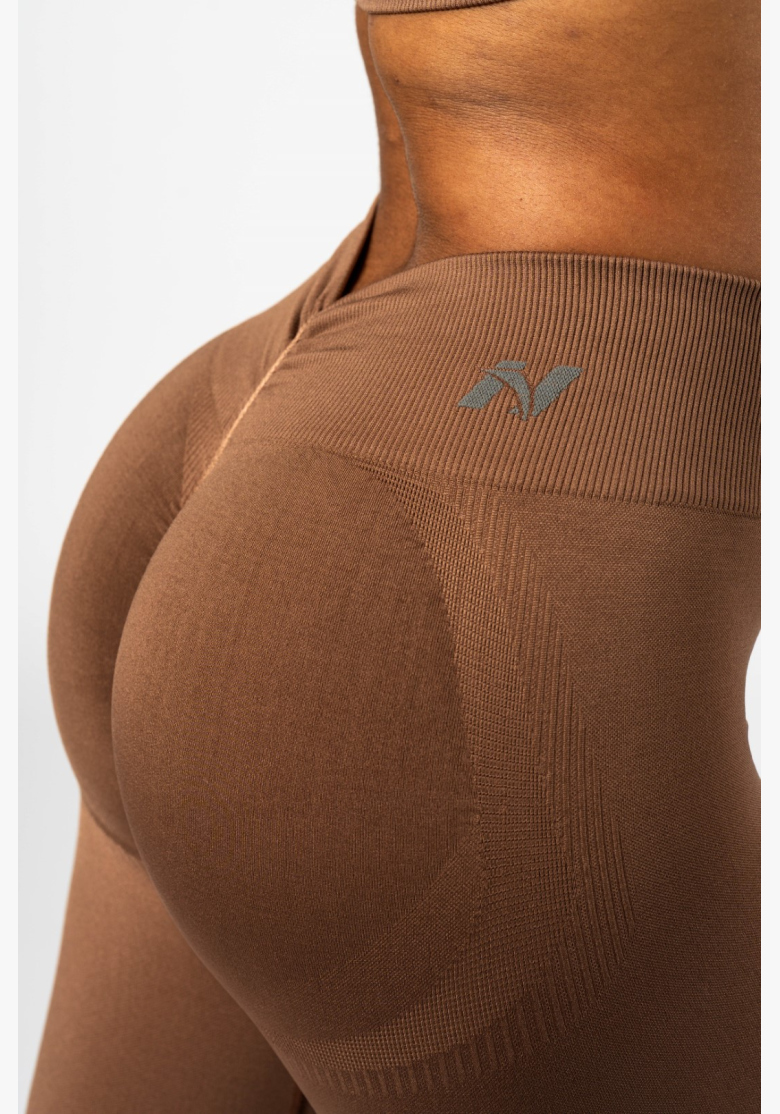 NEBBIA • NEBBIABezšvírové legíny s vysokým pásom MAXIMUM PUSH-UP hnedé • Nebshop.sk NEBBIA • NEBBIABezšvírové legíny s vysokým pásom MAXIMUM PUSH-UP hnedé • Nebshop.sk