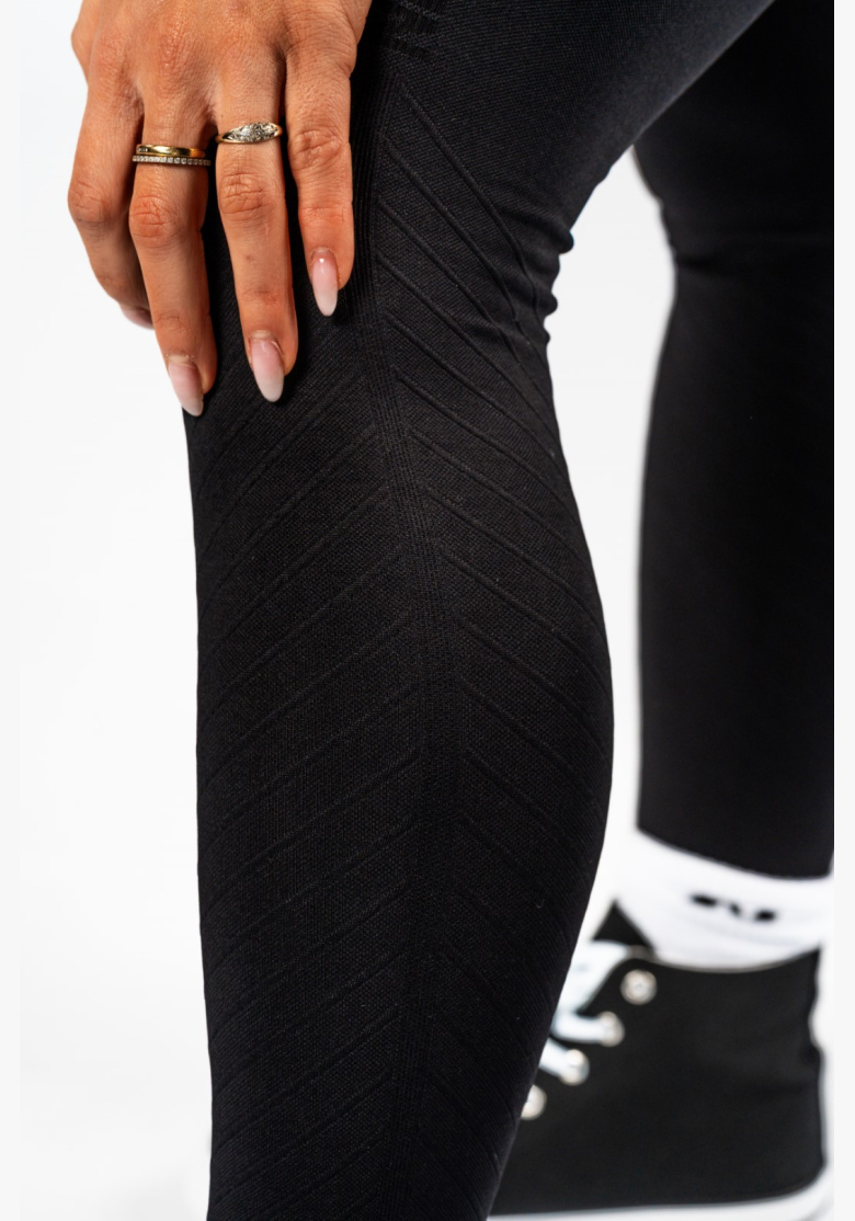 NEBBIA • NEBBIA Seamless push-up leggings with high waist TOTALLY SEAMLESS black • Nebshop.cz NEBBIA • NEBBIA Seamless push-up leggings with high waist TOTALLY SEAMLESS black • Nebshop.cz