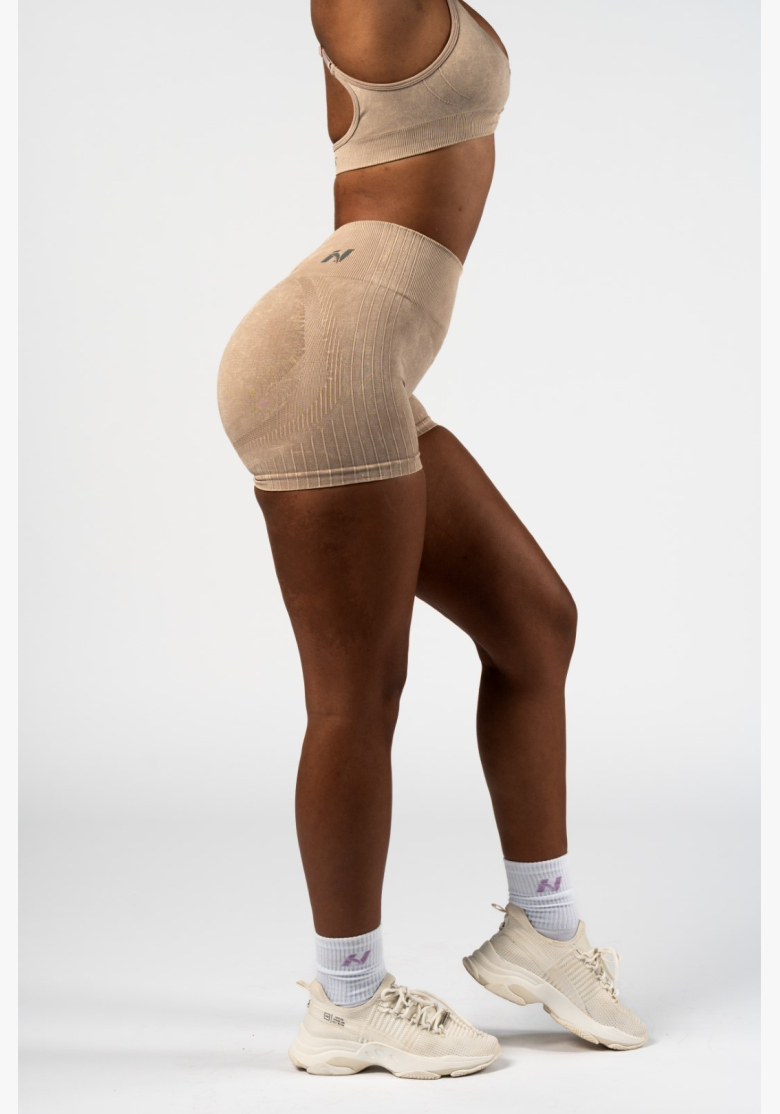 NEBBIA • NEBBIA Bezšvové push-up šortky s vysokým pásom TOTALLY SEAMLESS krémové • Nebshop.sk NEBBIA • NEBBIA Bezšvové push-up šortky s vysokým pásom TOTALLY SEAMLESS krémové • Nebshop.sk