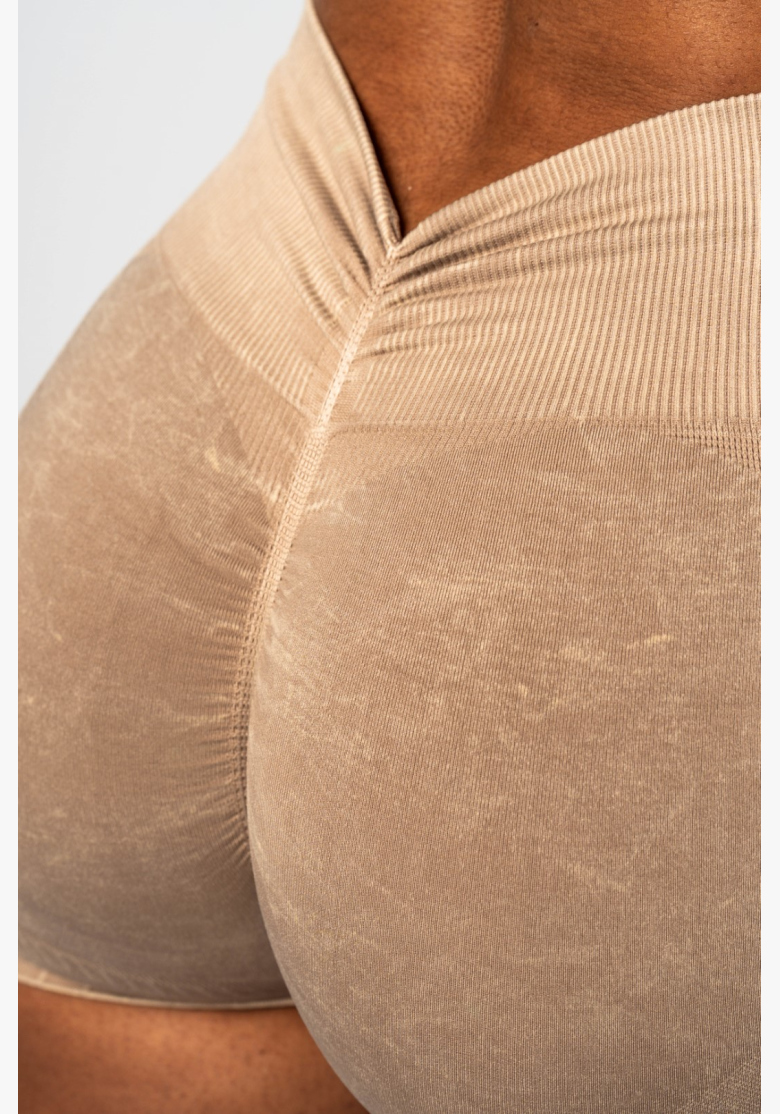 NEBBIA • NEBBIA Bezšvové push-up šortky s vysokým pásom TOTALLY SEAMLESS krémové • Nebshop.sk NEBBIA • NEBBIA Bezšvové push-up šortky s vysokým pásom TOTALLY SEAMLESS krémové • Nebshop.sk