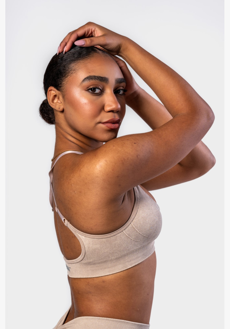 NEBBIA • NEBBIA Sports Bra with Medium Support TOTALLY SEAMLESS cream • Nebshop.cz NEBBIA • NEBBIA Sports Bra with Medium Support TOTALLY SEAMLESS cream • Nebshop.cz