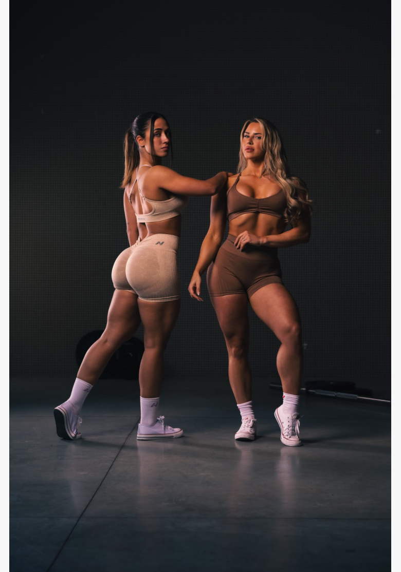 NEBBIA • NEBBIA Športová podprsenka so strednou oporou TOTALLY SEAMLESS hnedá • Nebshop.sk NEBBIA • NEBBIA Športová podprsenka so strednou oporou TOTALLY SEAMLESS hnedá • Nebshop.sk