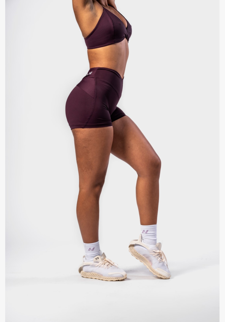 NEBBIA • NEBBIA Shorty modellanti con vita a V STRONG BEAUTY bordeaux • Nebshop.it NEBBIA • NEBBIA Shorty modellanti con vita a V STRONG BEAUTY bordeaux • Nebshop.it
