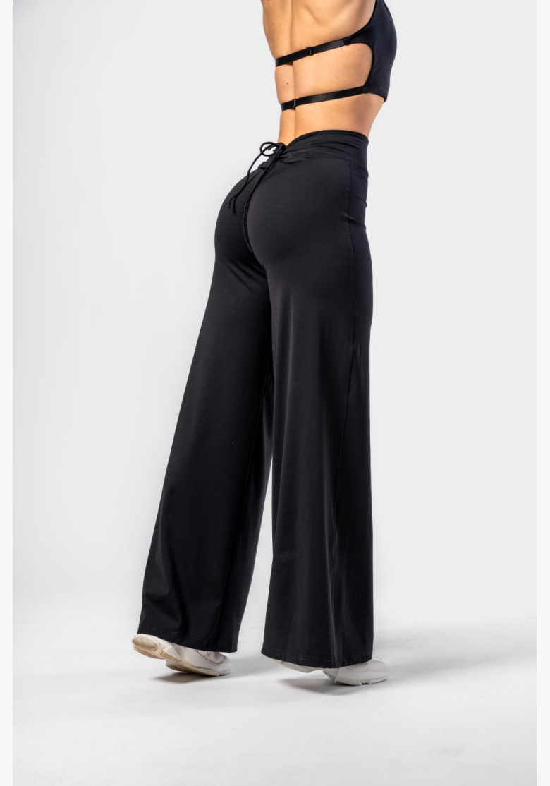 NEBBIA • NEBBIA Deni x NEBBIA Flared high-waisted pants • Nebshop.com NEBBIA • NEBBIA Deni x NEBBIA Flared high-waisted pants • Nebshop.com