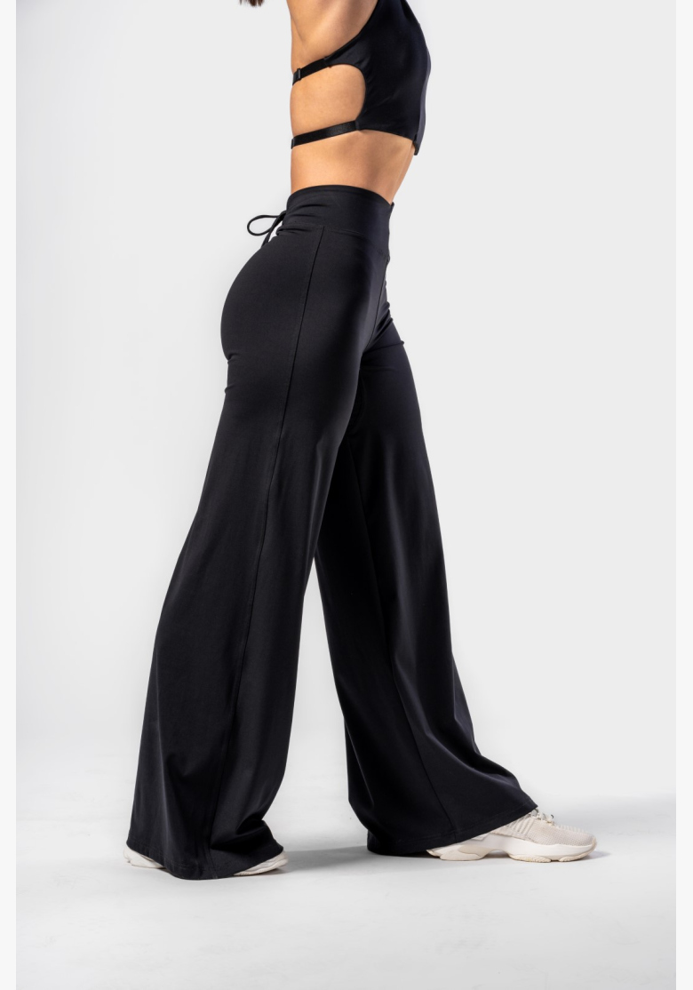 NEBBIA • NEBBIA Deni x NEBBIA Flared high-waisted pants • Nebshop.com NEBBIA • NEBBIA Deni x NEBBIA Flared high-waisted pants • Nebshop.com