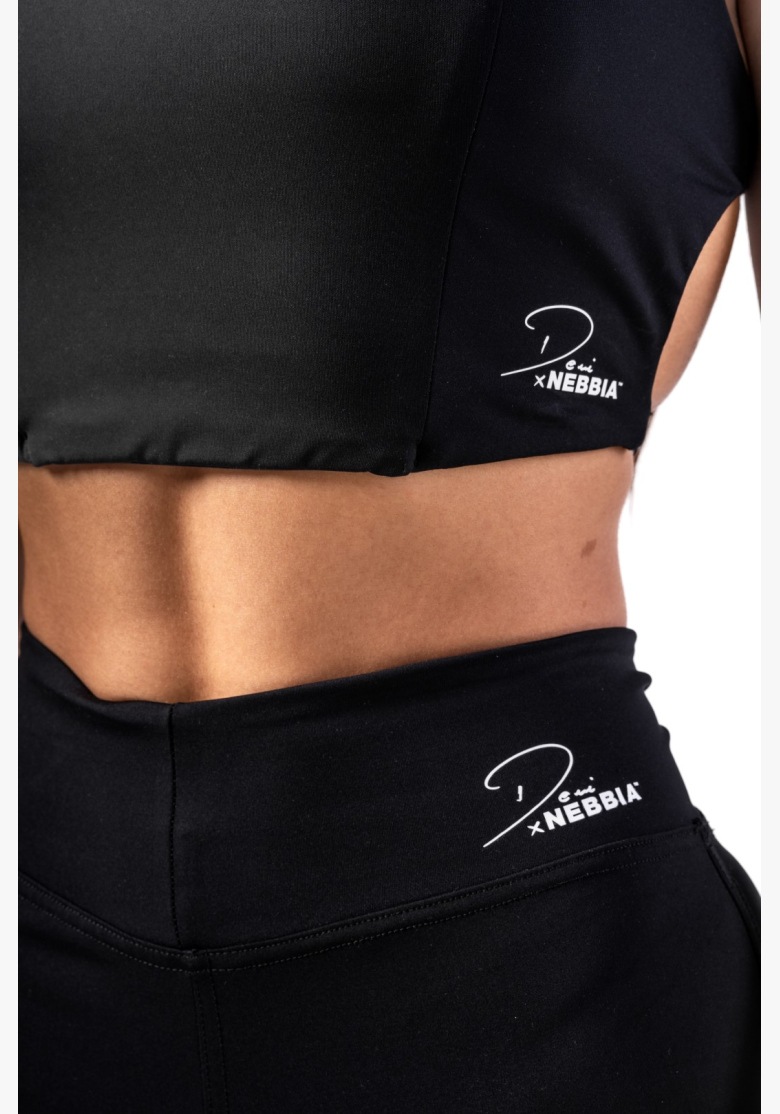 NEBBIA • NEBBIA Deni x NEBBIA Flared kalhoty s vysokým pasem • Nebshop.cz NEBBIA • NEBBIA Deni x NEBBIA Flared kalhoty s vysokým pasem • Nebshop.cz