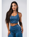 Stylový dámský crop top s odhalenými zády, který podtrhne tvou ženskost a v kombinaci s flared legínami vytvoří outfit s opravdovým charakterem.