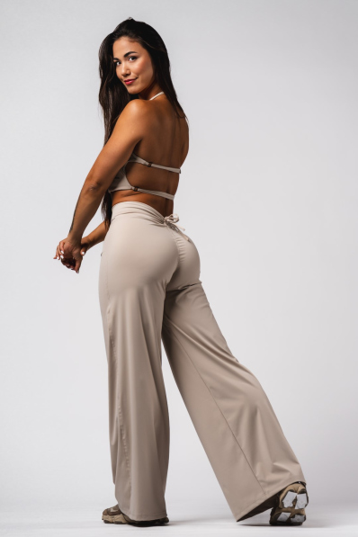 NEBBIA Deni x NEBBIA Flared high-waisted cream pants