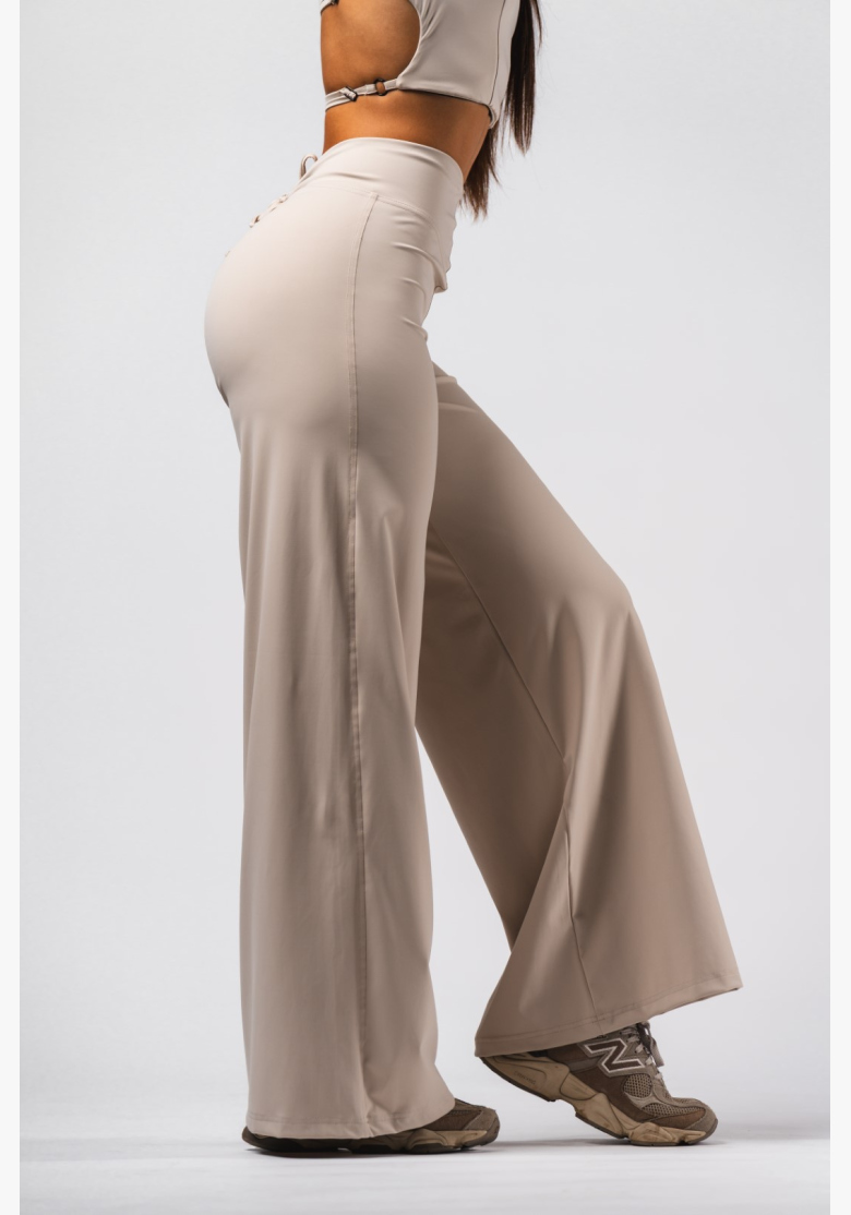 NEBBIA Deni x NEBBIA Flared high-waisted cream pants NEBBIA Deni x NEBBIA Flared high-waisted cream pants