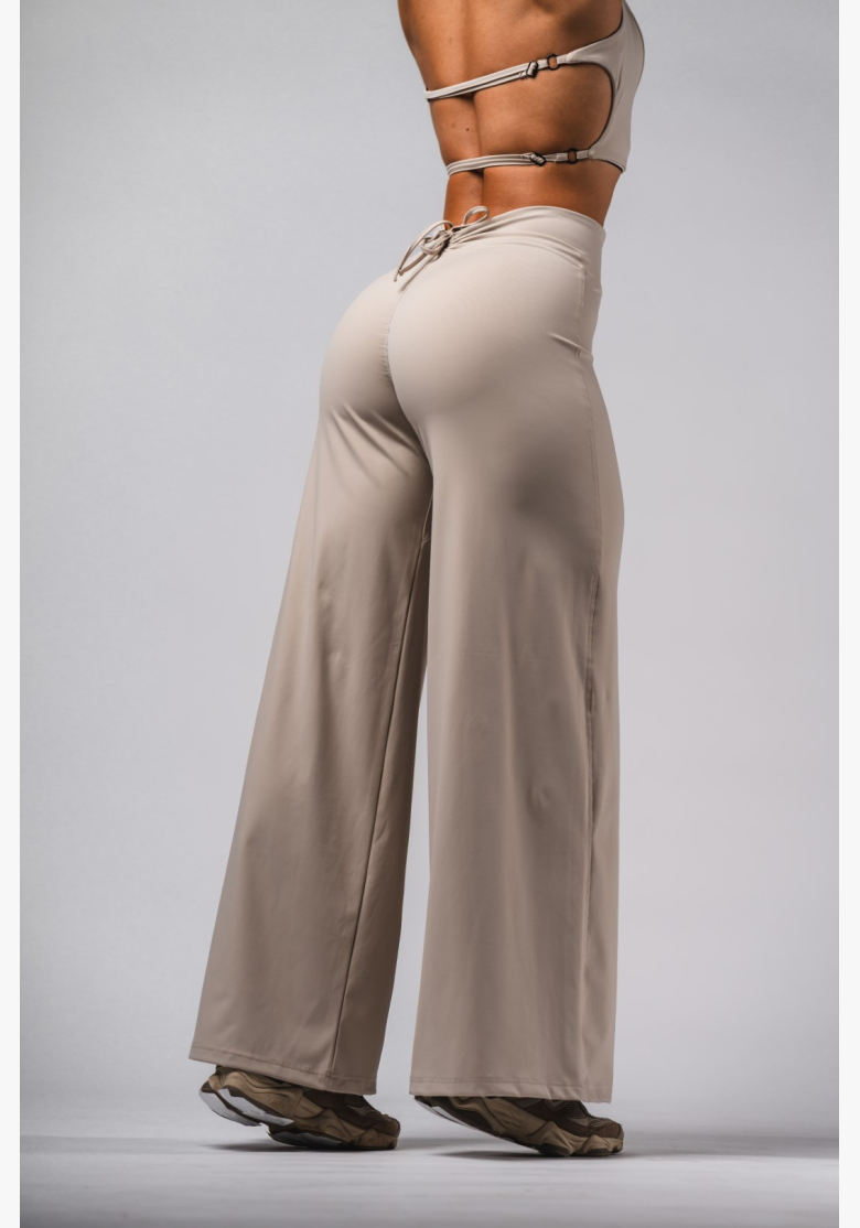 NEBBIA Deni x NEBBIA Flared high-waisted cream pants NEBBIA Deni x NEBBIA Flared high-waisted cream pants
