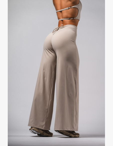 NEBBIA Deni x NEBBIA Flared high-waisted cream pants