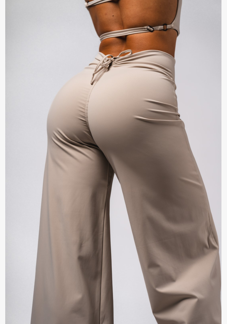NEBBIA Deni x NEBBIA Flared high-waisted cream pants NEBBIA Deni x NEBBIA Flared high-waisted cream pants