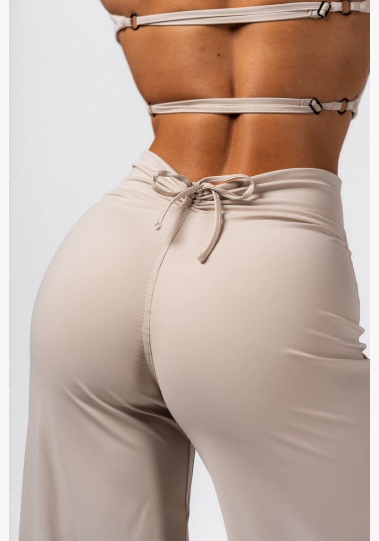 NEBBIA Deni x NEBBIA Flared high-waisted cream pants NEBBIA Deni x NEBBIA Flared high-waisted cream pants