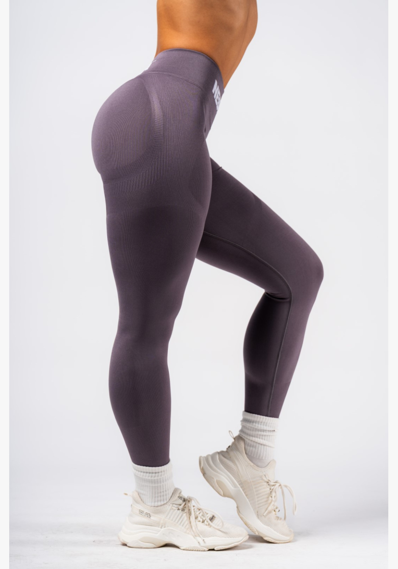 NEBBIA Leggings extra push-up senza cuciture con vita alta Flow Seamless grigie NEBBIA Leggings extra push-up senza cuciture con vita alta Flow Seamless grigie