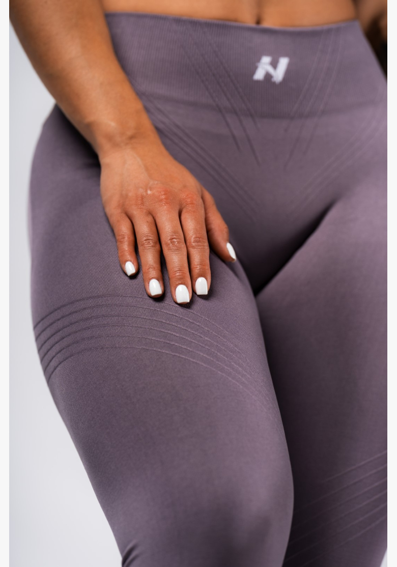 NEBBIA Tvarujúce bezšvové maximum push-up legíny FLOW SEAMLESS šedé NEBBIA Tvarujúce bezšvové maximum push-up legíny FLOW SEAMLESS šedé
