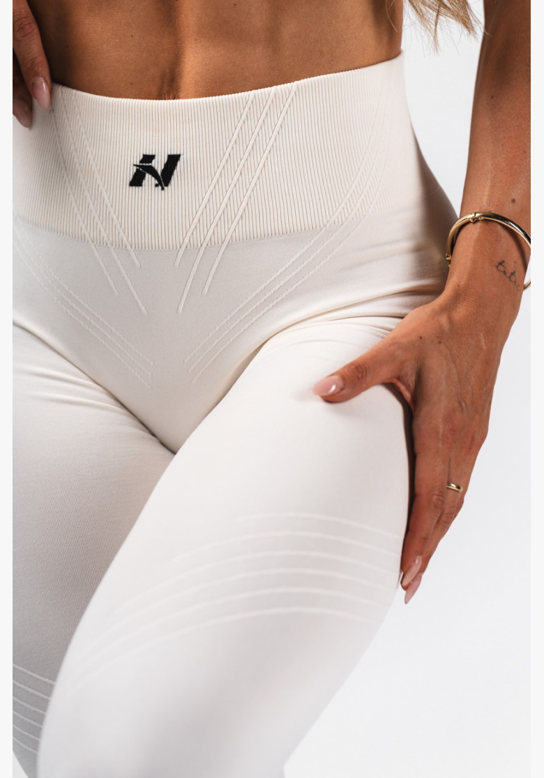 NEBBIA Tvarujúce bezšvové maximum push-up legíny FLOW SEAMLESS krémové NEBBIA Tvarujúce bezšvové maximum push-up legíny FLOW SEAMLESS krémové