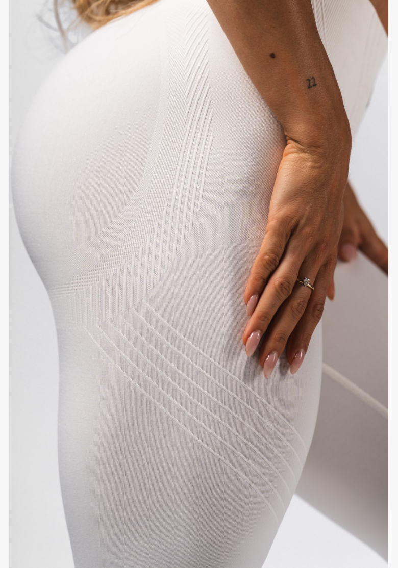 NEBBIA Tvarujúce bezšvové maximum push-up legíny FLOW SEAMLESS krémové NEBBIA Tvarujúce bezšvové maximum push-up legíny FLOW SEAMLESS krémové
